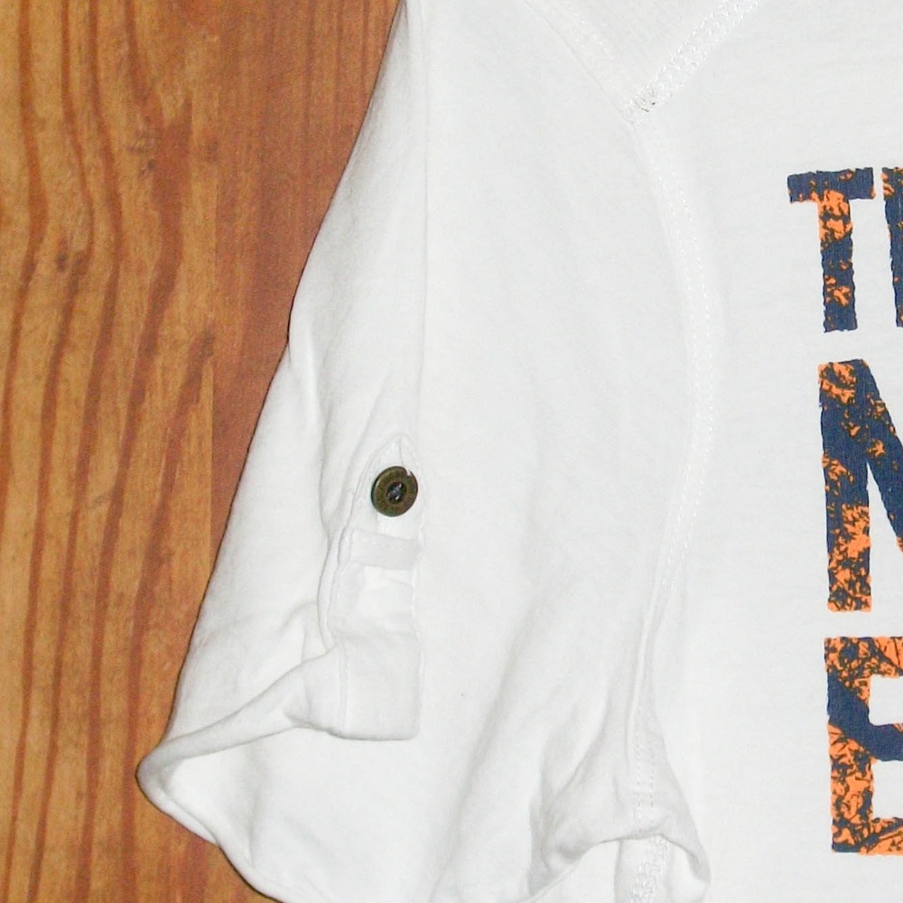 Guess Boys' Graphic Tee Size: Large (16/18) - Picture 3 of 4